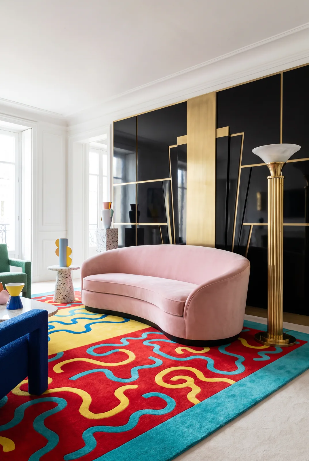 Memphis trifft Art Deco im Wohnzimmer